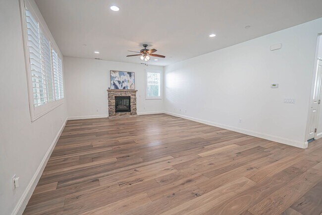 Building Photo - Beautiful 4-Bedroom Home with Solar and EV Charger in West Hills, Valencia!