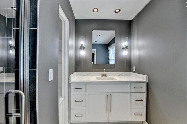 Building Photo - 3914 Granger Dr