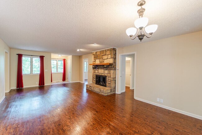 Building Photo - Up to a 2 year lease at this Beautiful 3 bed, 2 bath!!!!