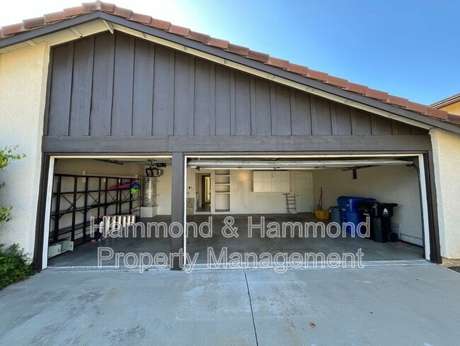 Building Photo - 11735 La Tierra Ct