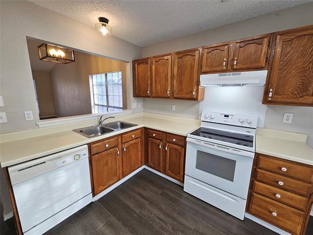 Building Photo - 824 Bailey Dr