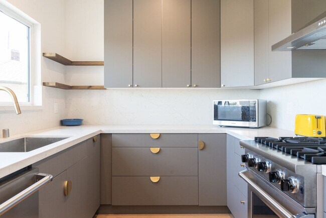 Building Photo - Stunning Views from Silver Lake Hillside Home for Rent with Spectacular Views