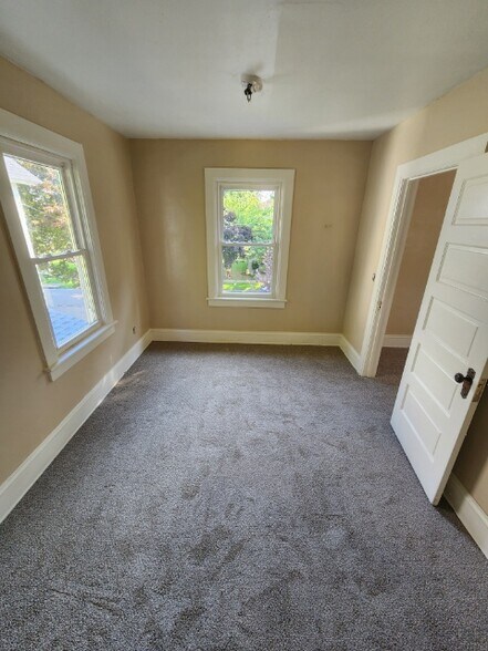 Building Photo - 309 Swan St