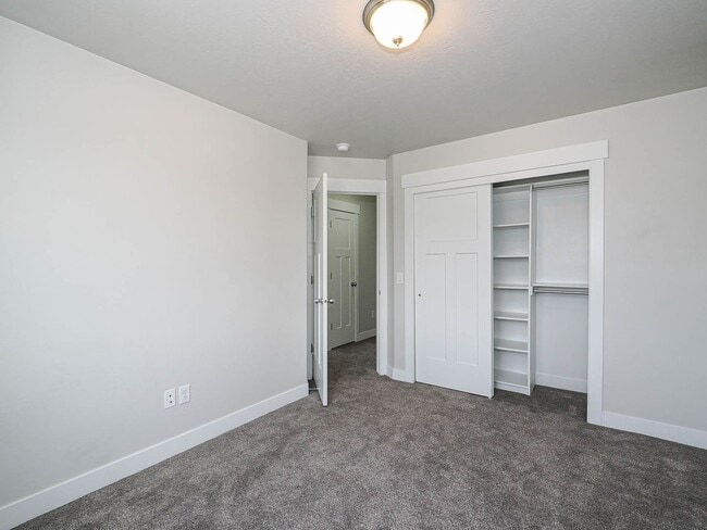 Building Photo - 69 S Serrata Ln