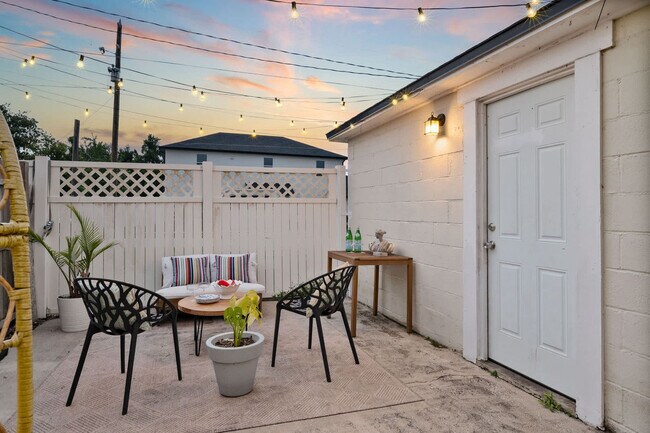 Building Photo - 1307 Formosa Ave