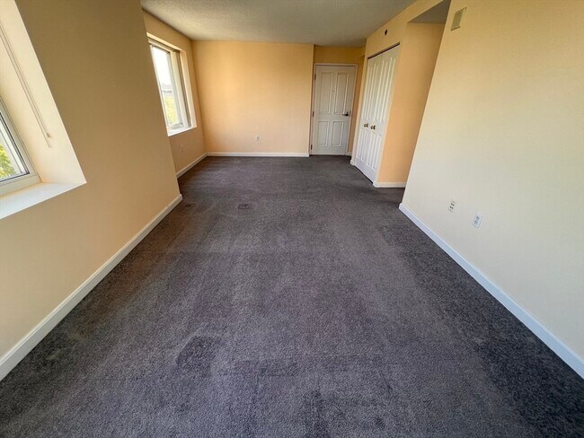 Building Photo - 8 Museum Way