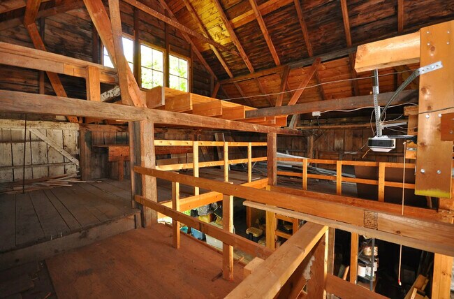 Building Photo - 38 Church St