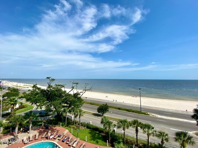 Building Photo - 2228 Beach Dr
