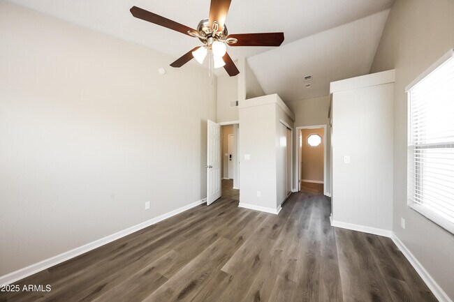 Building Photo - 6053 W Maui Ln