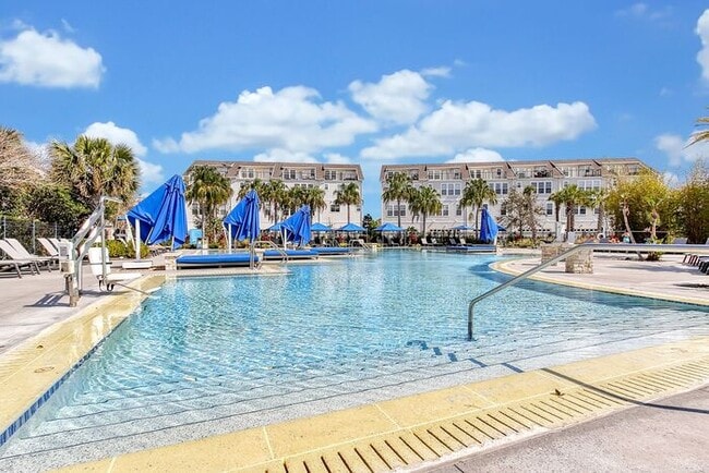 Building Photo - Gorgeous 3/2 Spacious Home with a Fenced Backyard and a Detached 2 Car Garage in the Desirable La...