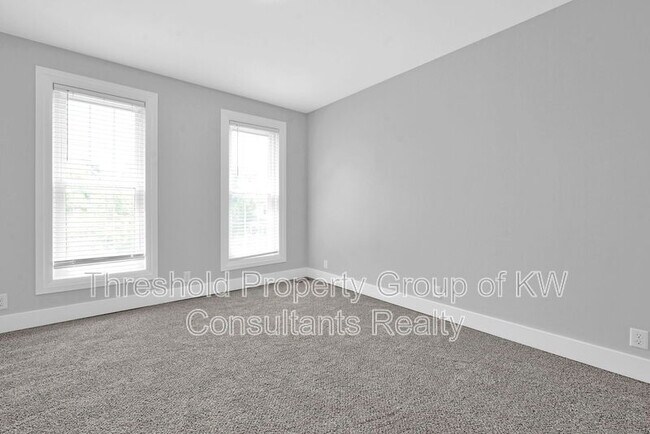 Building Photo - 342 E Morrill Ave