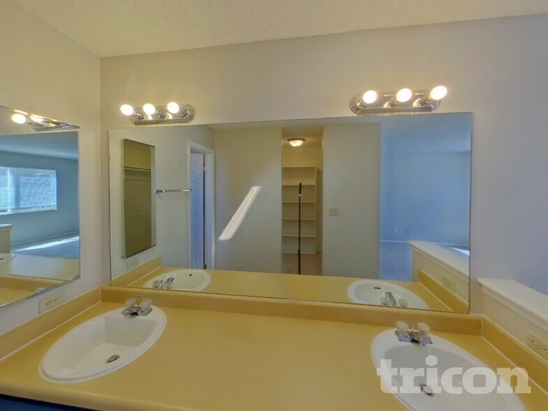 Building Photo - 4255 Pinal Ln