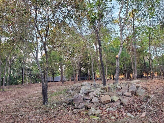 Building Photo - 4 bedroom house, Van Buren