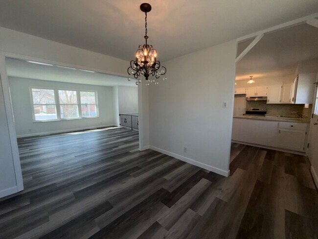 Building Photo - Spacious 5BR / 2BA in Manchester For Rent