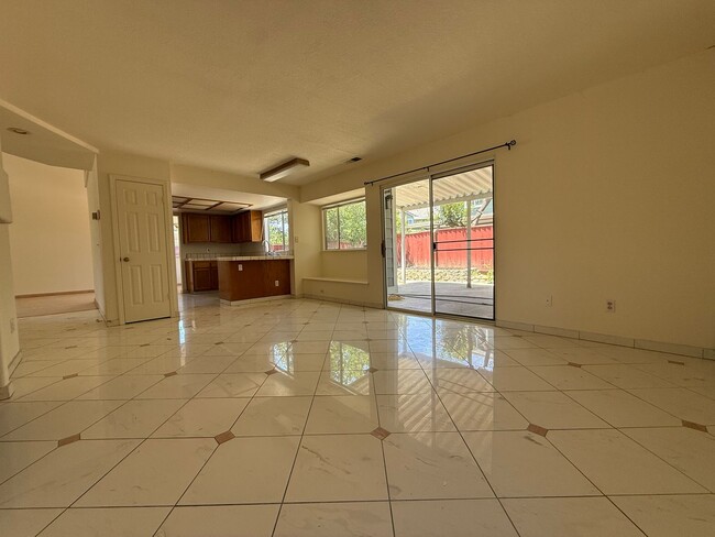 Building Photo - 581 Hellyer Ave