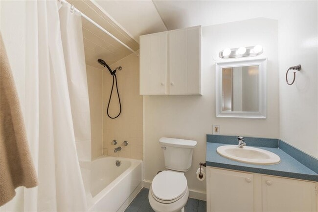 Building Photo - 705 Buttonwood St