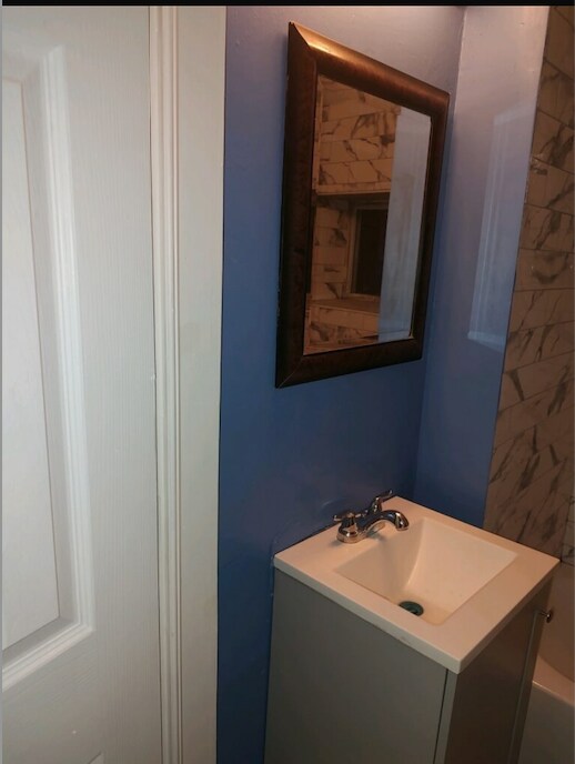 Building Photo - 642 Highland Ave SE