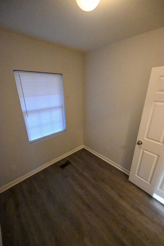 Building Photo - Stunning 3BR / 3BA Home on 2.48 Acres – Hillsborough, NC