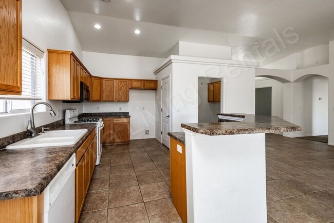 Building Photo - BEAUTIFUL CUL-DE-SAC HOME