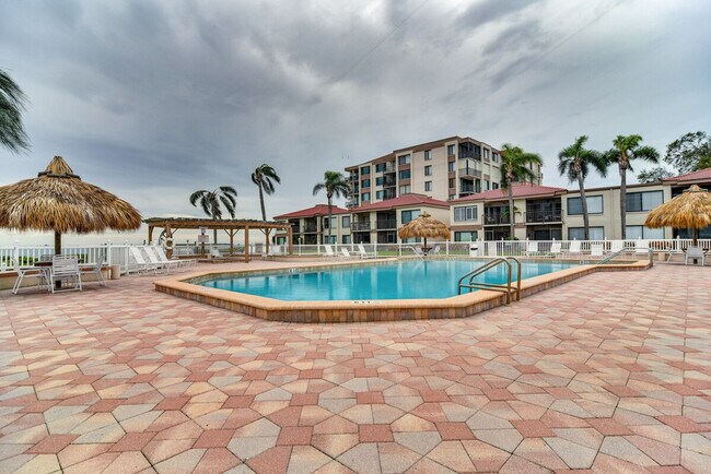 Building Photo - 6260 Palma Del Mar Blvd S