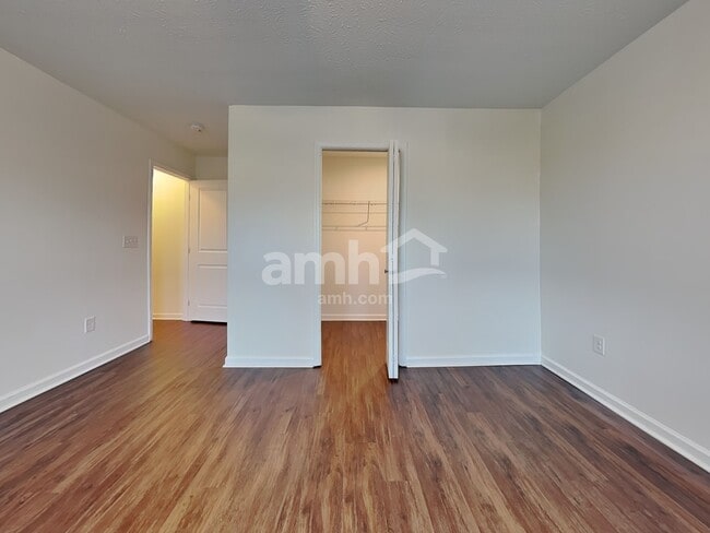 Building Photo - 5670 Julia Kate Dr