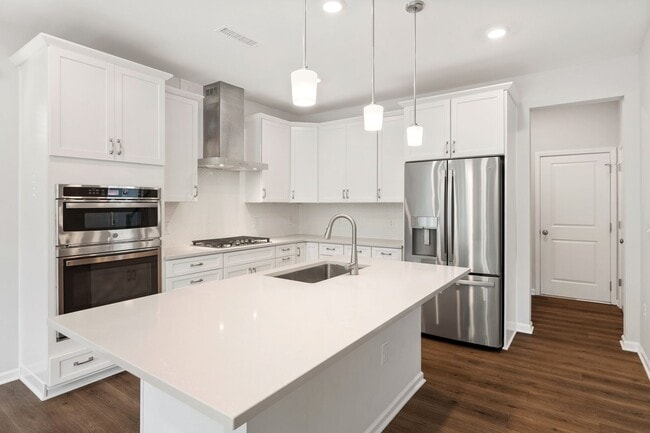 Building Photo - Stunning and spacious end-unit townhome in North Raleigh!