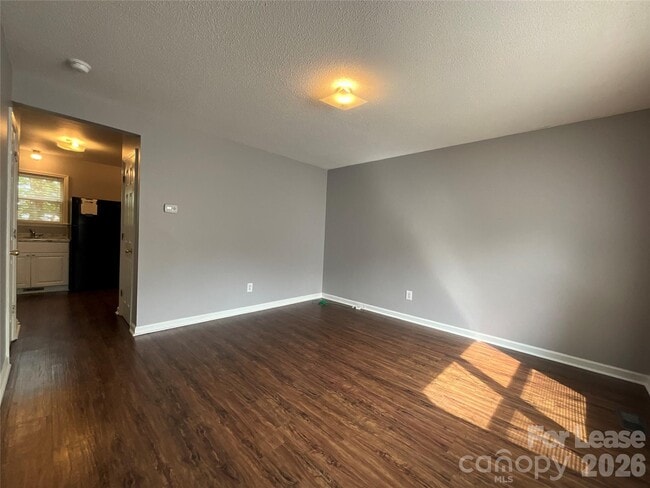 Building Photo - 206 W 15th St