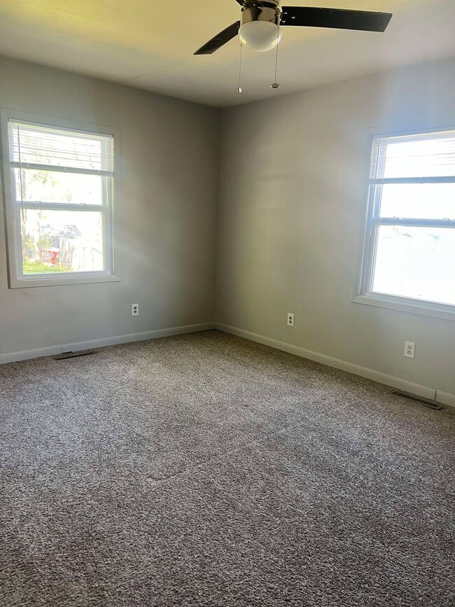 Building Photo - SPRING SPECIAL: HALF OF FIRST MONTH RENT! ...