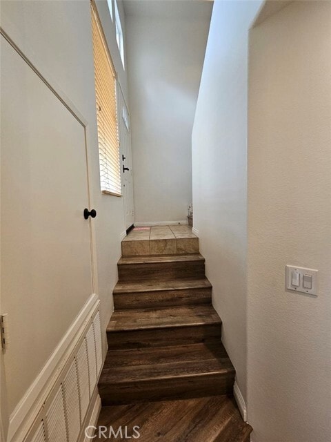 Building Photo - 1345 W Hillandale Ave