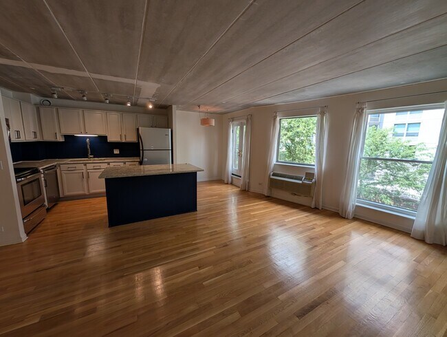 Building Photo - 711 W Gordon Terrace