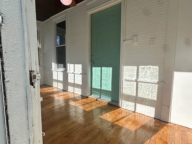 Building Photo - 253 Curtice St E