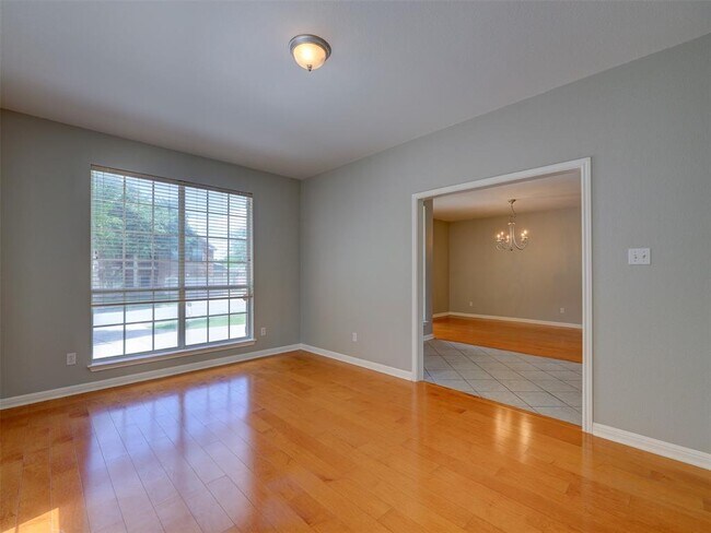 Building Photo - 1554 Homewood Cir
