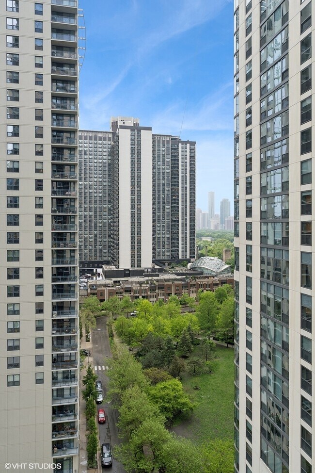 Building Photo - 420 E Waterside Dr