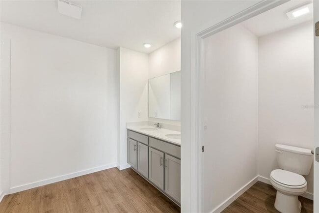 Building Photo - 2113 Walnut Crk Dr