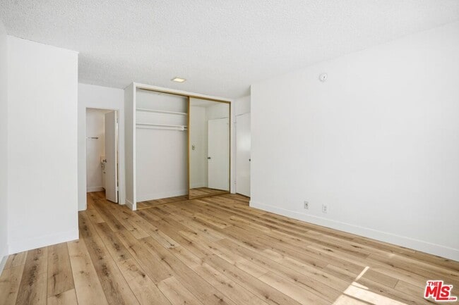 Building Photo - 9000 Clifton Wy