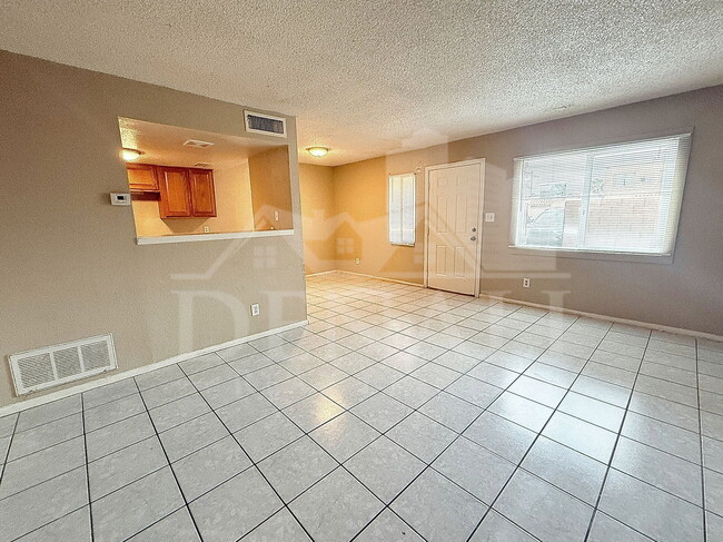 Building Photo - 4514 E Riverside St