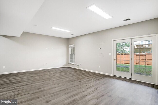 Building Photo - 22616 Welborne Manor Square