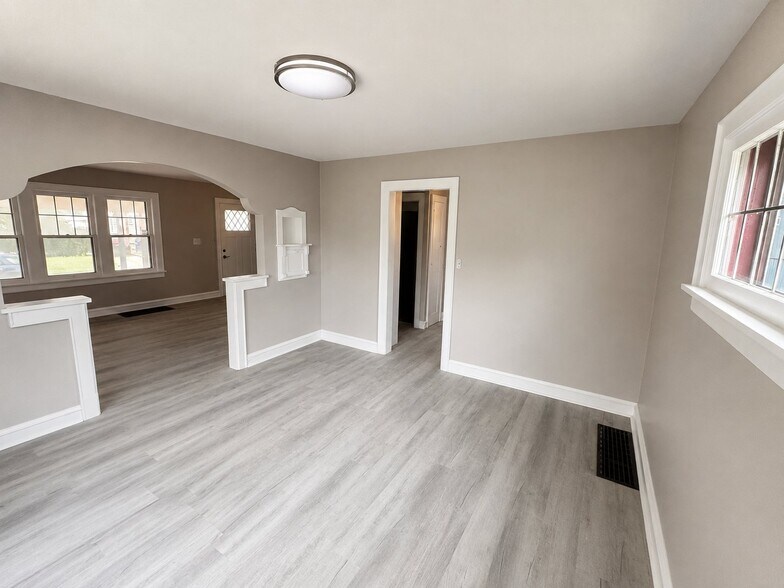 Building Photo - 510 Hilltonia Ave