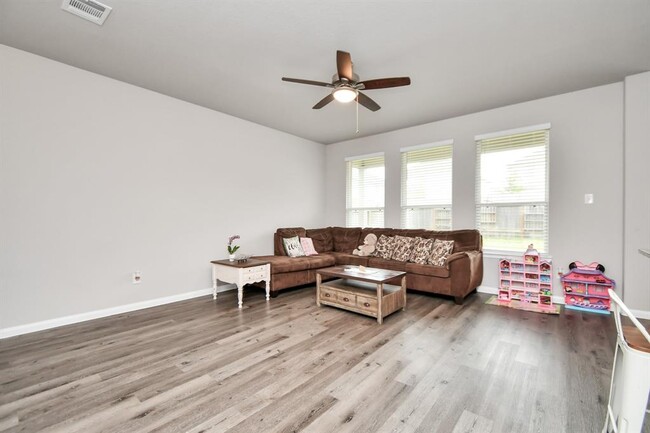Building Photo - 2832 Madison Dr