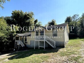 Building Photo - #450 - 413-415 Ridley St Duplex
