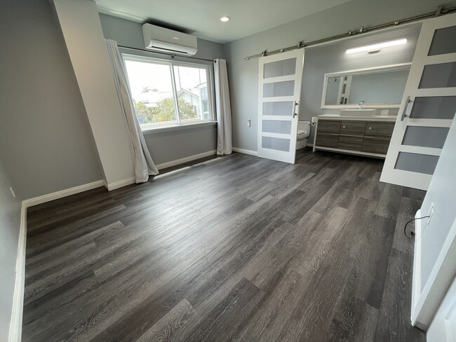 Building Photo - 6153 Kalaniana?ole Hwy