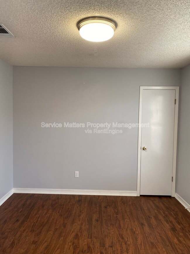 Building Photo - 5746 Rolling Hills Dr