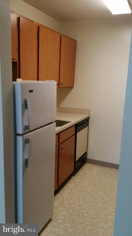 Building Photo - 2300 Vartan Ct