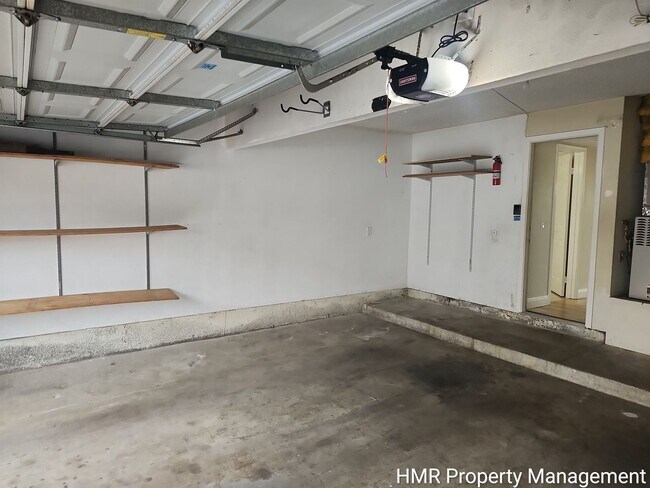 Building Photo - Large Condo in Claremont