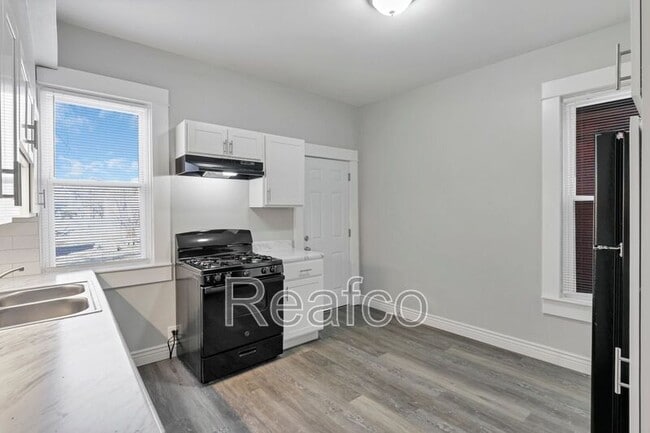 Building Photo - 1458 Bryden Rd