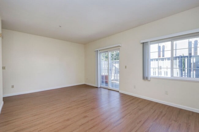 Building Photo - Large 2 Bed/2 Bath San Mateo condo near downtown with two parking spaces. YouTube Tour!!