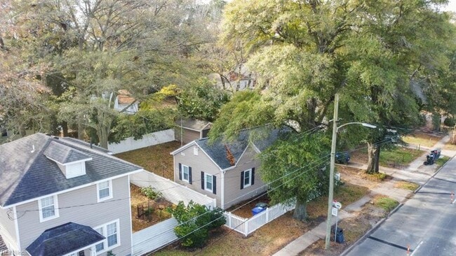 Building Photo - 1325 W Little Creek Rd