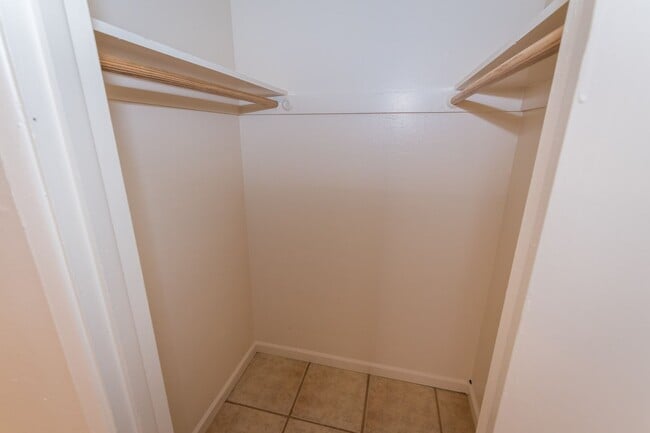 Building Photo - 4 Bedroom, 1½ Bath Home with Central A/C, ...