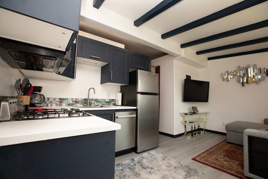 Building Photo - 6350 Lake Alamor Ave