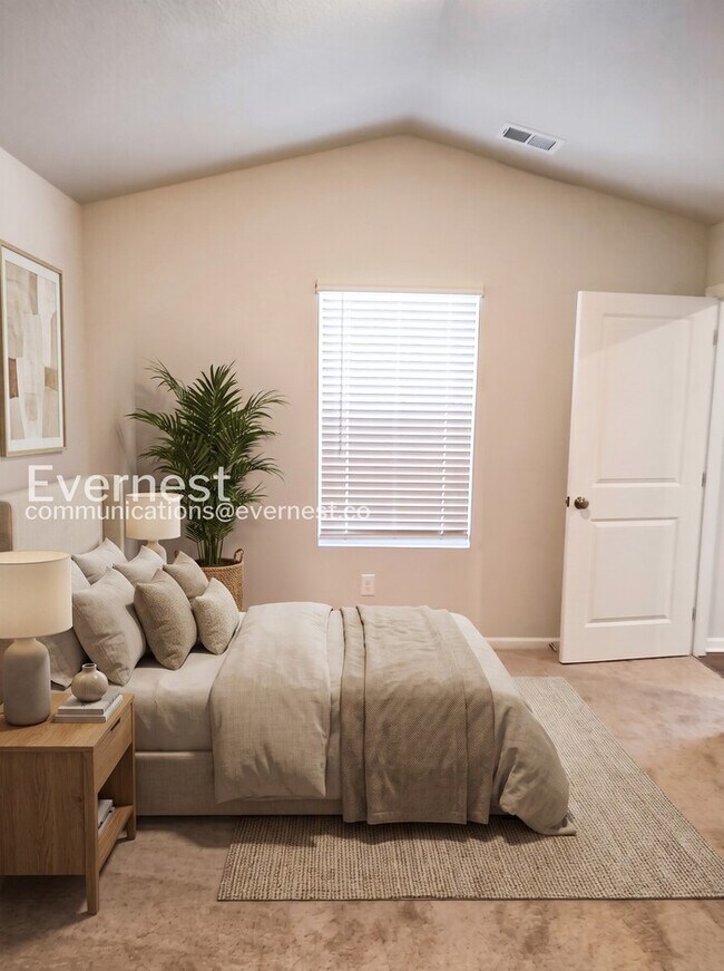 Building Photo - 3 Bed/2 Bath Home with Garage / Pet-Friendly / Coming Soon!